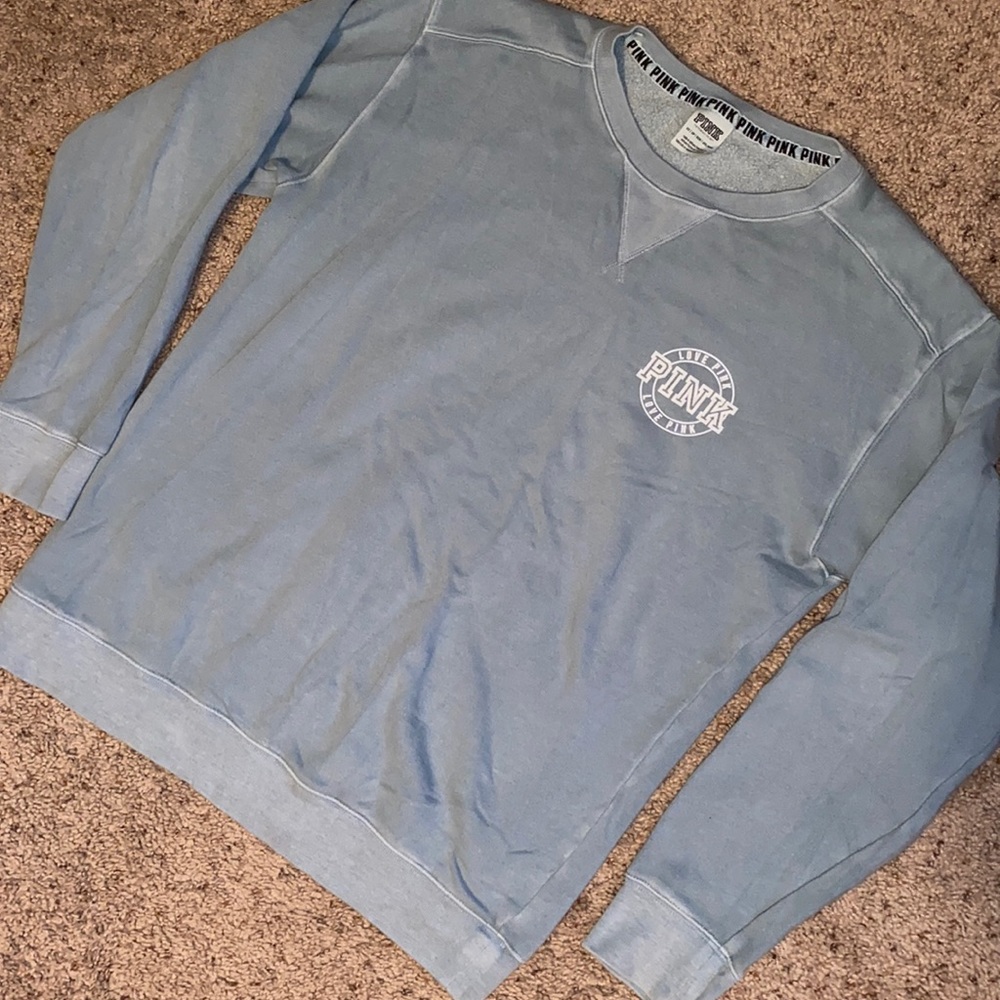 ⚡️3/$18⚡️ VS PINK crewneck *fits more like a medium*